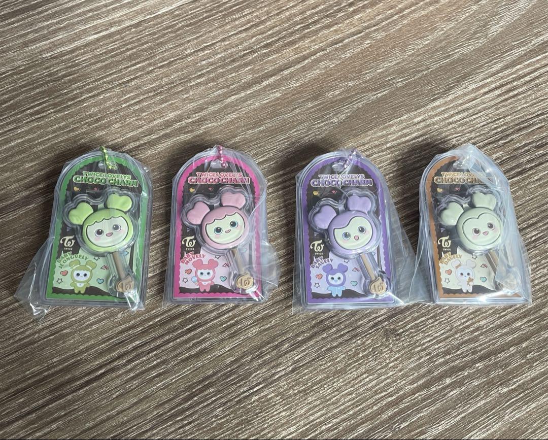 

[USED] Price Reduced! TWICE LOVELYS Chocolate Covered Cookies & Charms