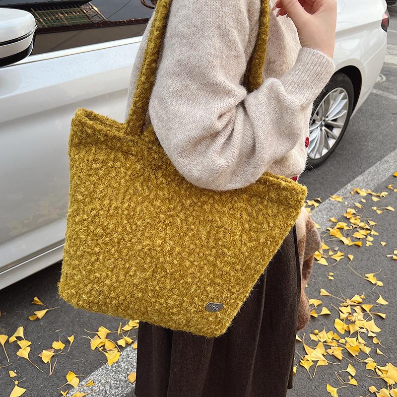 

Новая плюшевая сумка через плечо Lazy Wind, модная сумка-тоут, повседневная сумка большой вместимости для работы и поездок для женщин 30*10*31 жёлтый