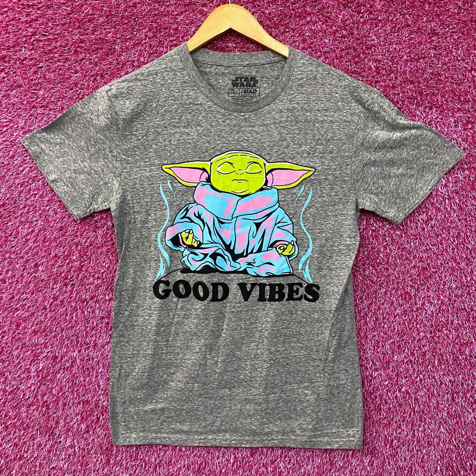 

Star Wars The Mandalorian Grogu Good Vibes Graphic T-Shirt Small M
