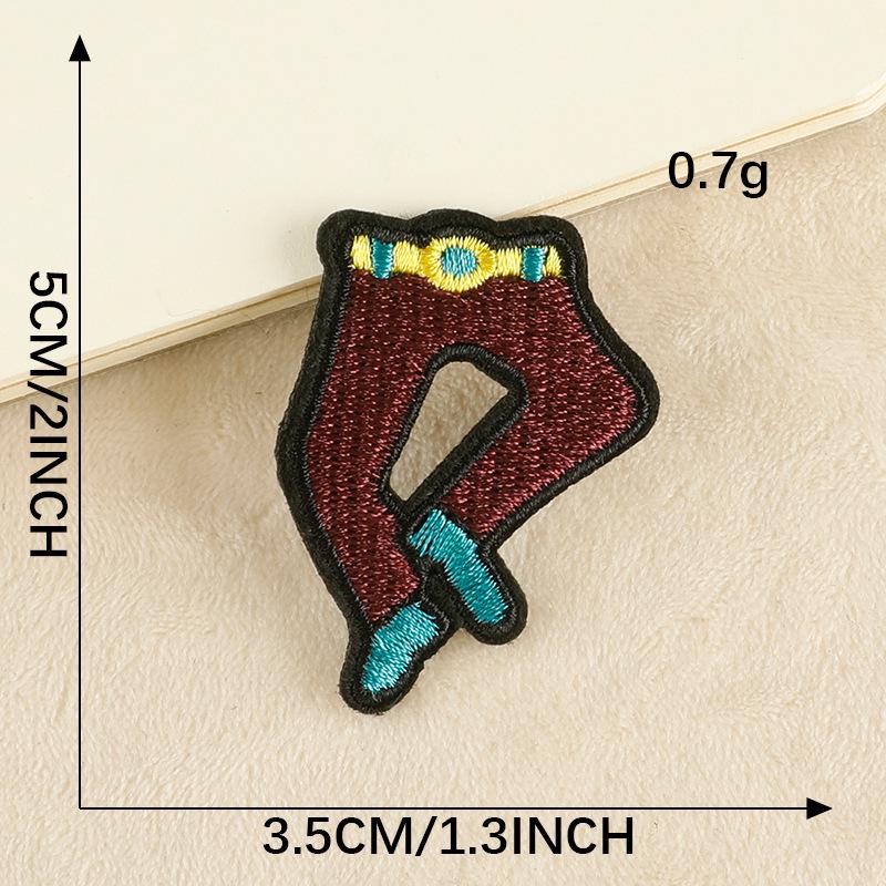 Kreslená oční náplast a vyšívaný odznak na oblečení