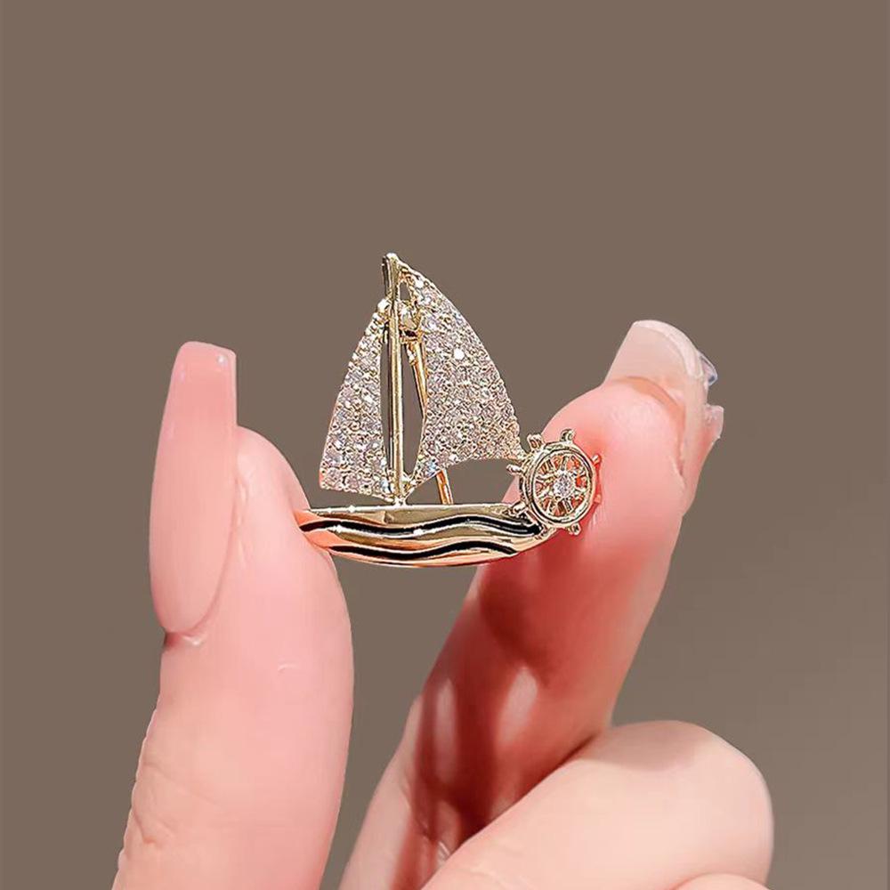 Elegant Sailboat Brooch: Unisex Pin with Anti-exposure Clasp, Perfect for Suits