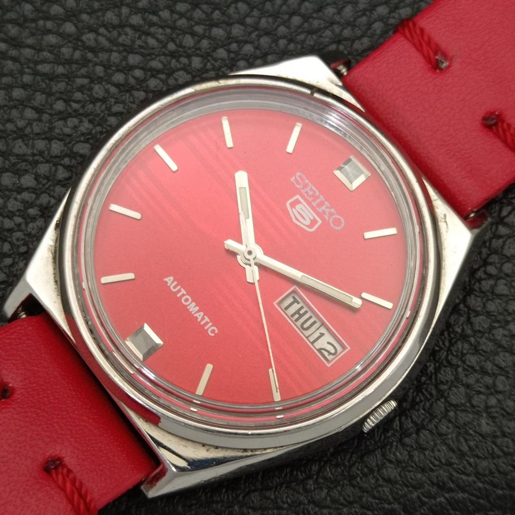 AUTOMATIC 7006A VINTAGE SEIKO 5 JAPAN MENS RED COLOR DIAL WATCH A701634-5 R206c-a701634