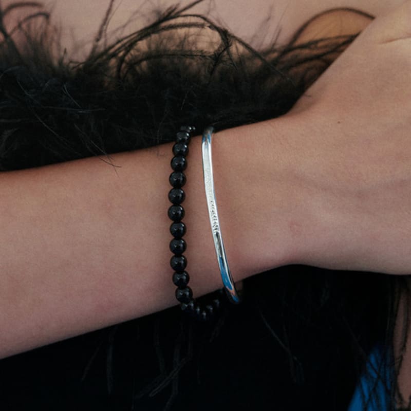

MIDNIGHT MOMENT onyx two line bangle SILVER BLACK
