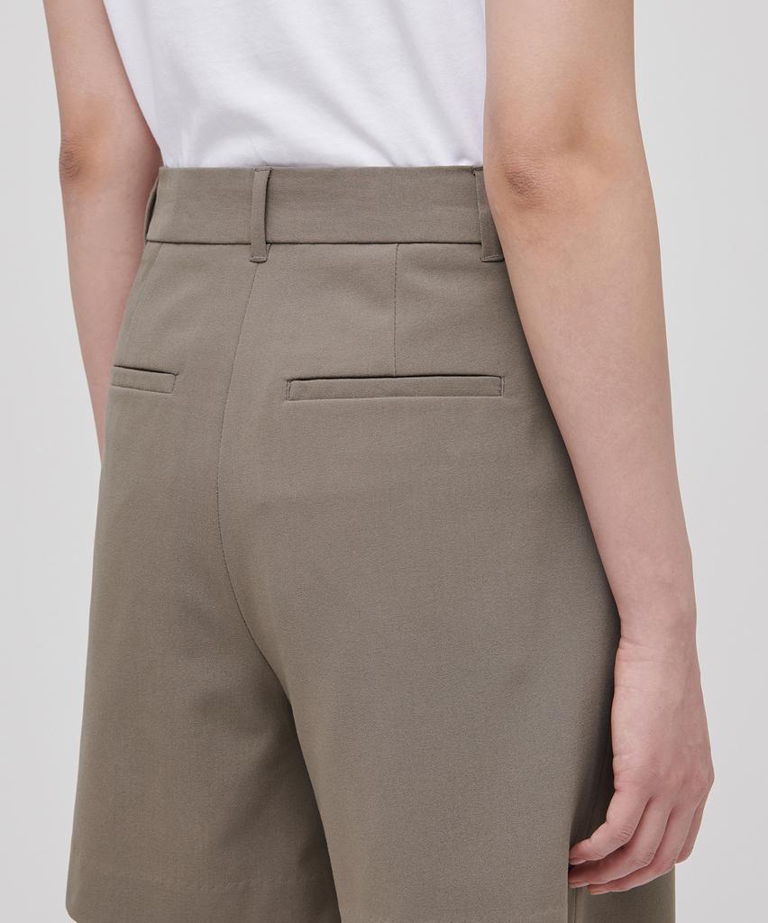 MUSINSA STANDARD WOMAN Women'S Lightweight Hidden Elastic Waist Half Slacks [Dusty Beige]