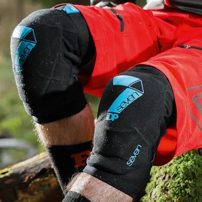 7Idp Sam Hill Lite Knee Pads | Black Blue
