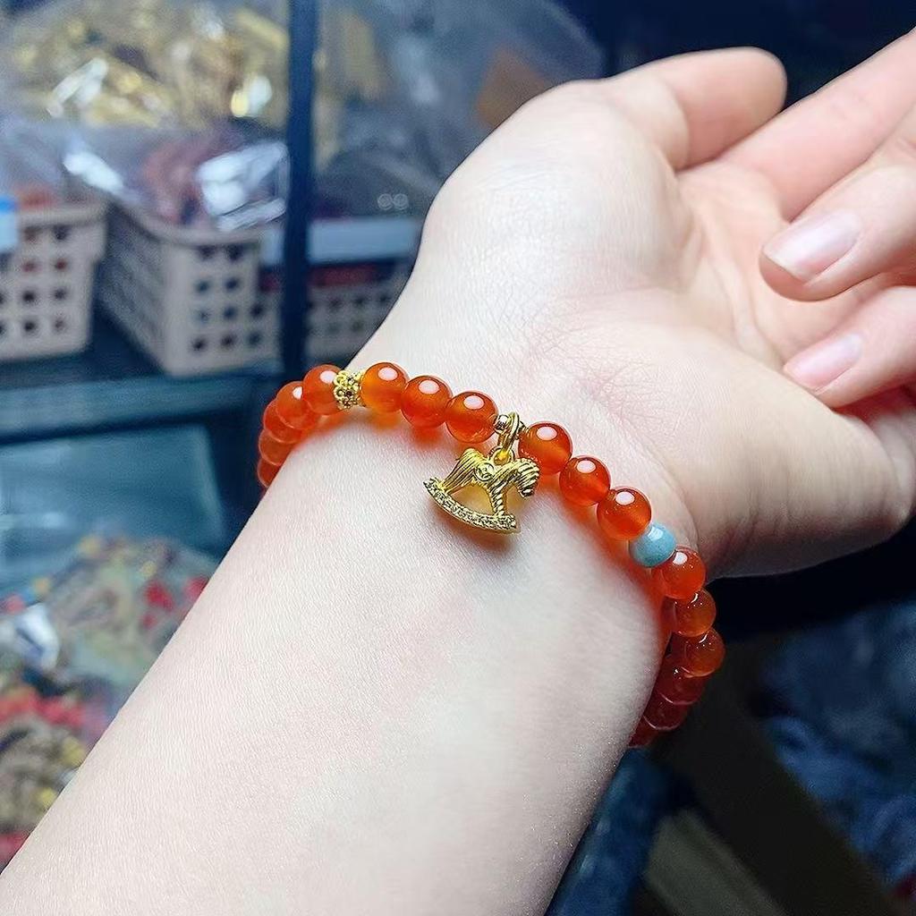 Chinese Zodiac Red Agate and Horse Bracelet: Elegant, Fashionable Jewelry for Women