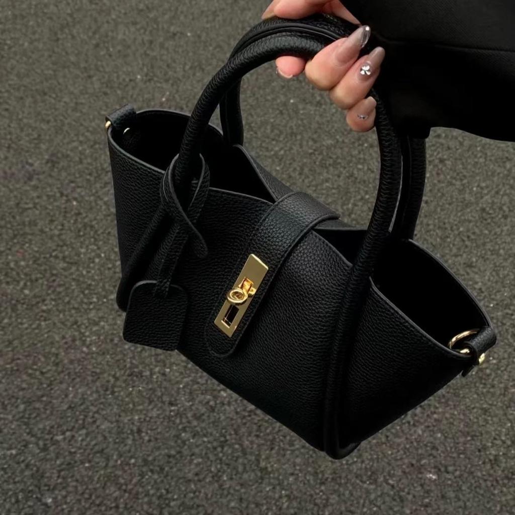 CorahKrian Premium Texture Tote Bag Women's 2022 New Trendy and Casual Commuter Portable Shoulder Messenger Bag