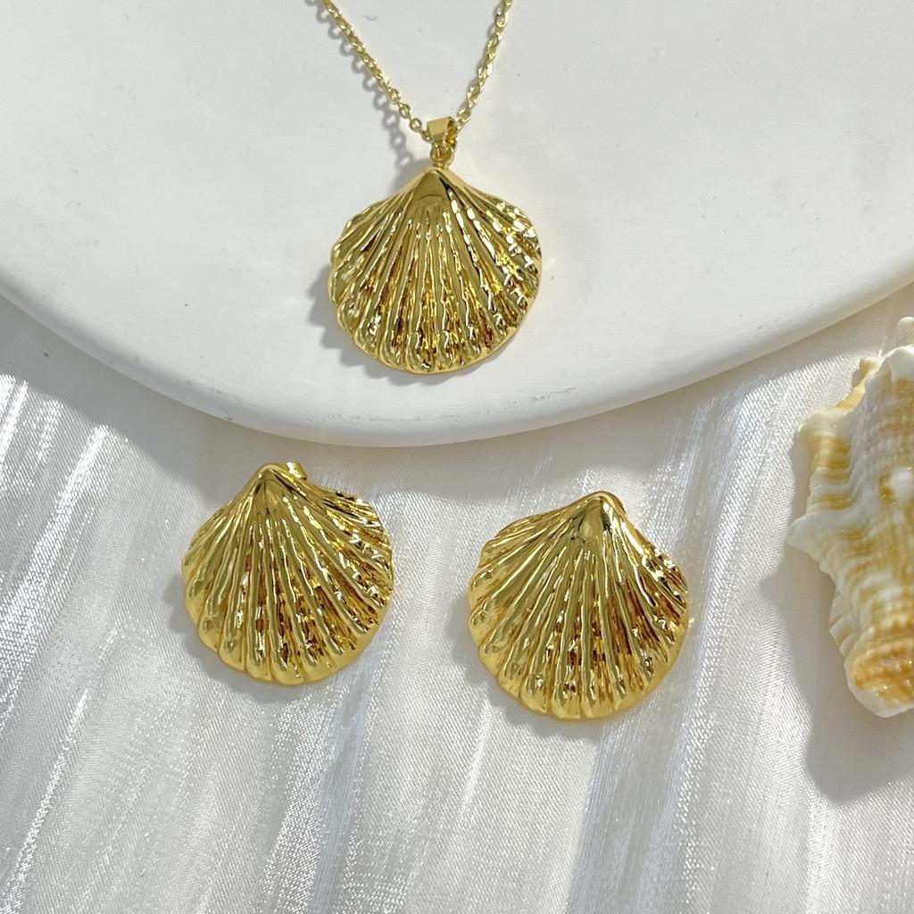 Dainty Gold pendant Necklace & Earrings Set for Women Elegant Smooth Surface Pendant Jewelry Set Minimalist Everyday Jewelry