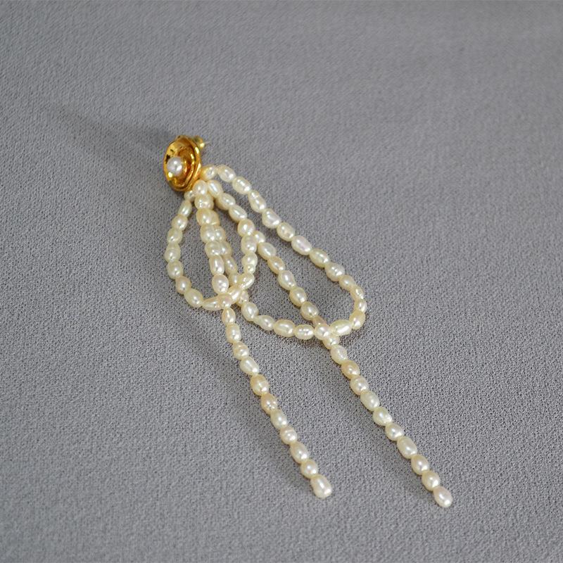 

Французский ретро пресноводный рисовый жемчуг цветок бахрома извилистые сказочные воздушные развевающиеся длинные серьги выглядят тонкими