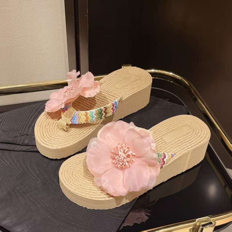 Cool slippers women's summer outer wear 2025 fashion outer wear versatile platform heel fairy wind flower vacation beach shoes