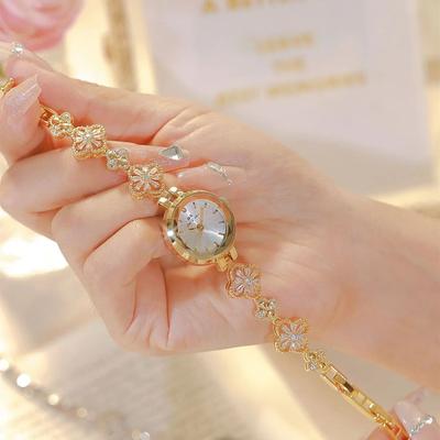 Women's Diamond Bracelet Watch Waterproof Diamond Embedding Light Luxury Watch Fashion Elegant Clock Reloj V41