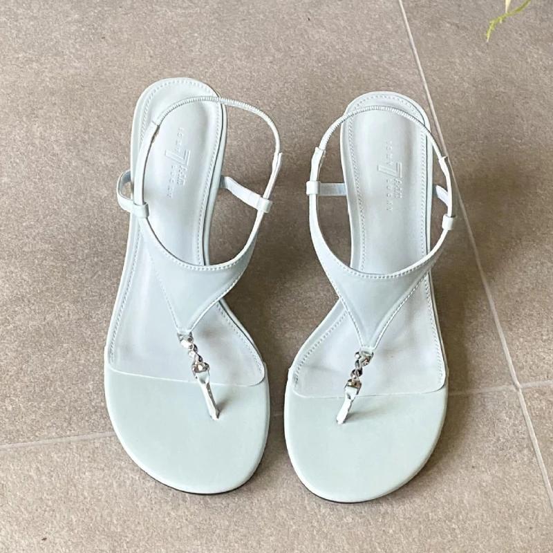 Fashion Comfort Clip Toe Design Brand Flip Flops Women Fashion Metal Chain Decoration Ankle Strap Slide Sandals Elegant Zapatos De Mujer