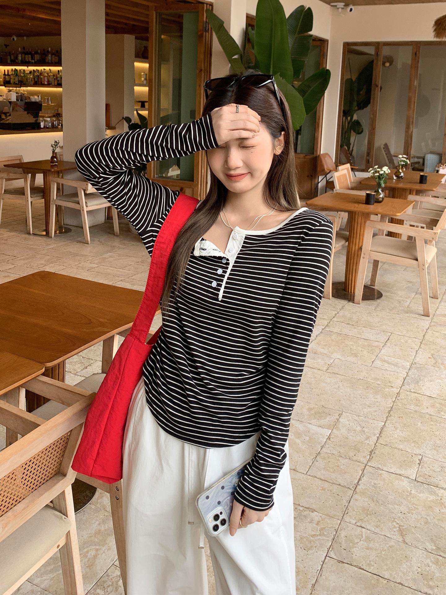 

Black and white striped splicing contrasting color semi-open neck long-sleeved T-shirt women s early autumn new pleated design top S