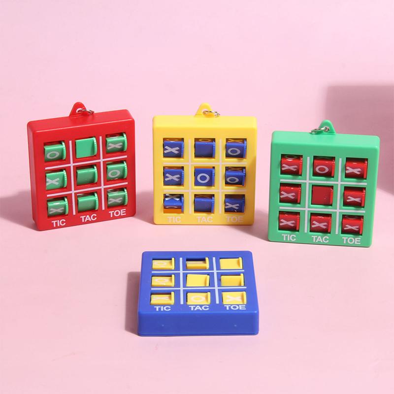 1ks mini zajímavá hra piškvorky, přívěsek na klíče, puzzle, dekomprese, xo spin, šachová hra, dětské hračky