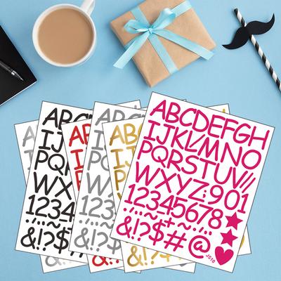 DIY Kinderzimmerverschönerung und Dekoration Wandsticker mit einer Kombination aus englischen Buchstaben, Zahlen, Symbolen und Herzen