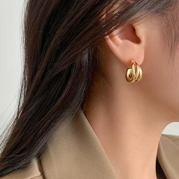 925 Sterling Silver Needle Metal Winding Stud Earrings Niche Design Earrings 2026 New Explosion Light Luxury Earrings