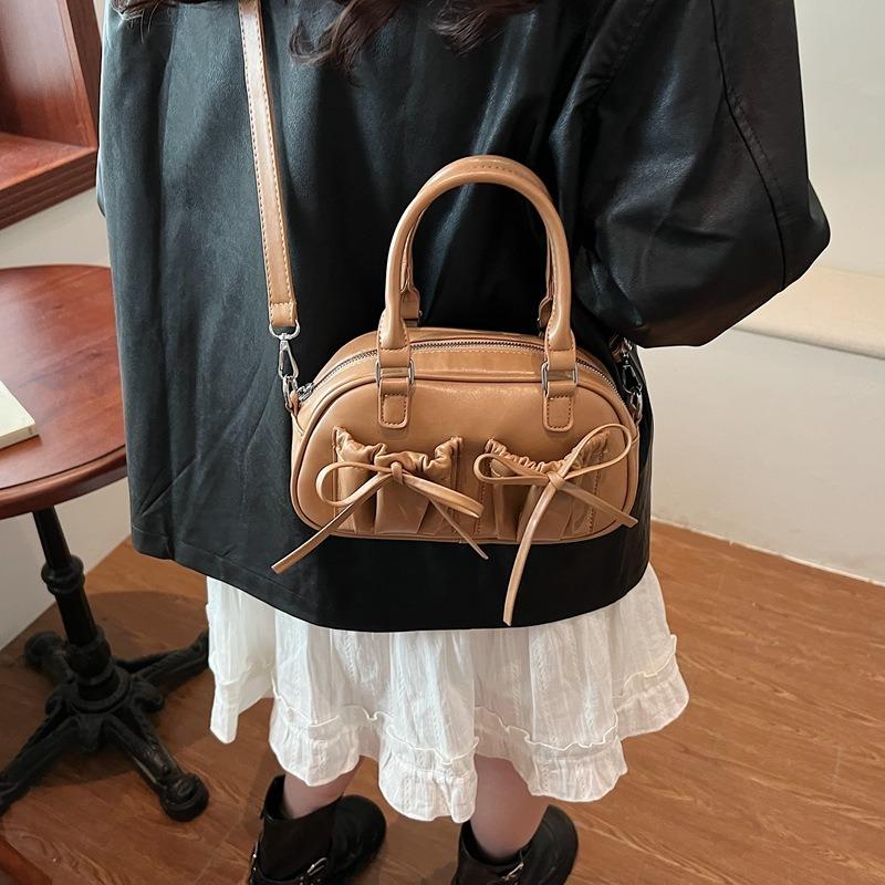 High-end niche bag women's spring and summer new fashion messenger bag versatile pleated portable pillow bag