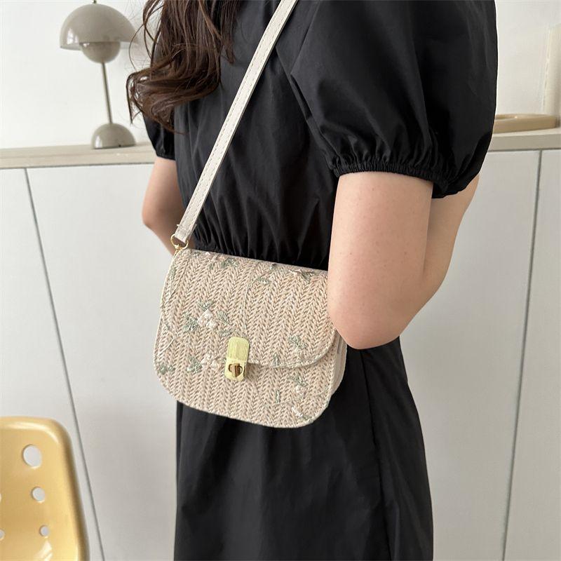 Woven bag women's 2025 new trendy versatile lace flower bag this year popular fashion saddle bag shoulder crossbody