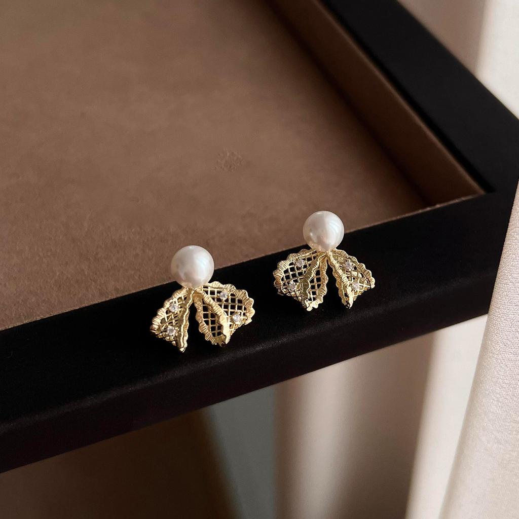 Light luxury and elegant lace ribbon hollow out bowknot pearl earrings for women unique high-end earings stud jewelry gifts