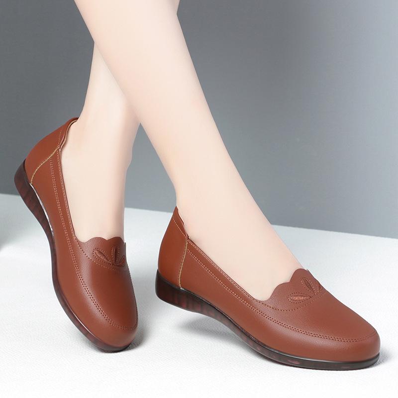 New Leather Mother Shoes Comfortable Soft Bottom Non-Slip Flat Shoes Women'S Round Toe Middle-Aged And Elderly Women'S Leather