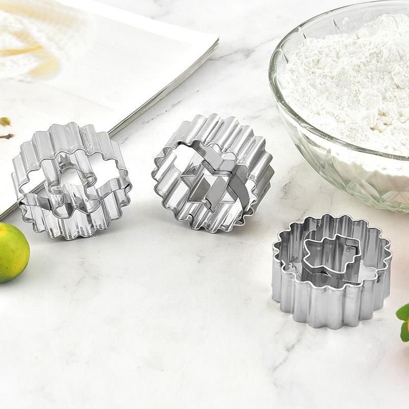 Metal Pastry Cookie Cutter Set Mini Christmas Sandwich Biscuit Baking Molds Xmas Tree Snowflake Gingerbread Shape Cakes Decor