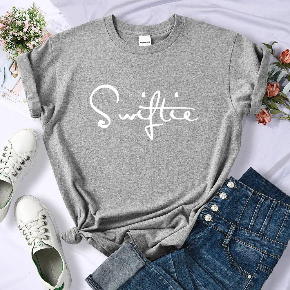Swiftie Retro Y2K Tričko s potiskem Dámská letní móda Crop Top Sport Neformální topy Oblečení Street Personality Tričko Dámské
