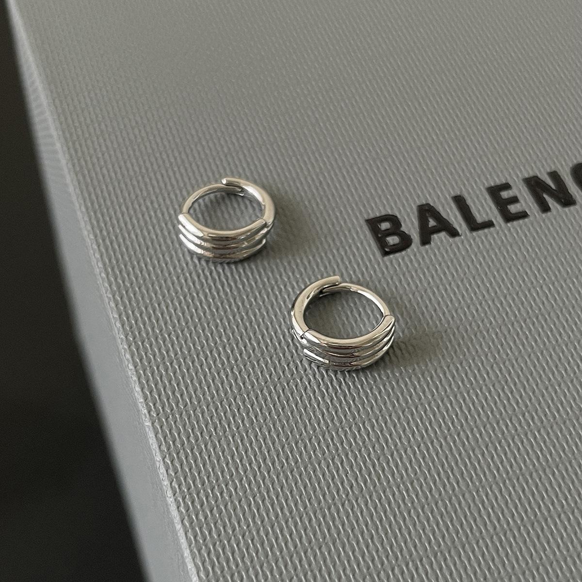 

925 silver needle stacked earrings, niche design, high-end earrings, exquisite and versatile neutral style earrings. 925 silver needle