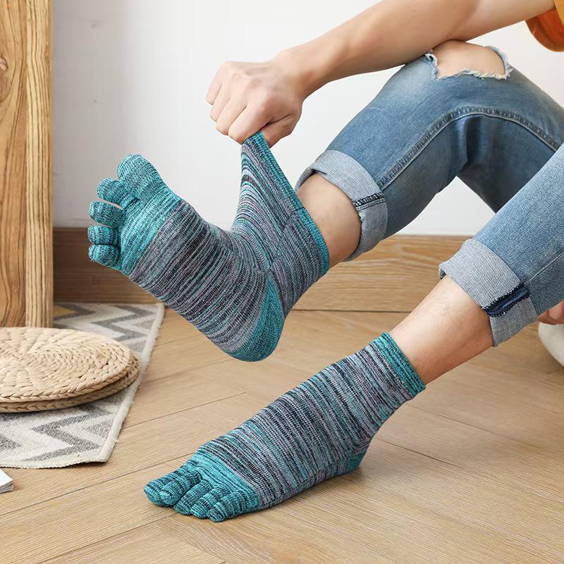 

Men s Retro Mid-Calf Five-Finger Socks - Thick, Breathable, Anti-Odor, Sweat-Absorbing, Perfect for Autumn & Winter Sports. One Size