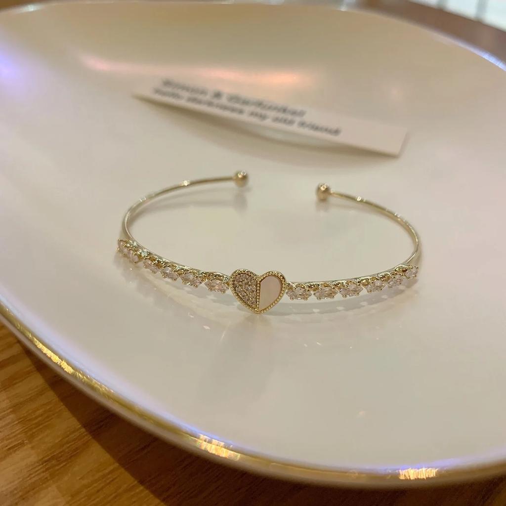 Vintage Gold Color Cuff Bracelet Set of 4 Stainless Steel Butterfly Bracelet Combination Fashion Elegant Bracelet Jewelry Gifts