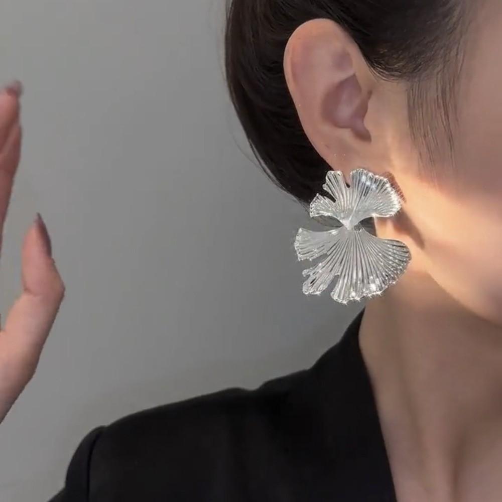 Metal Big Plant Earrings Silver/Gold Leaves Ear Studs Trendy Metal Ginkgo Leaf Earrings Women