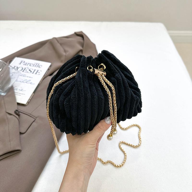 Сумка-ведро женская 2025 новый нишевый дизайн модная сумка на цепочке женская минималистичный стиль модная сумка-мессенджер через плечо тренд