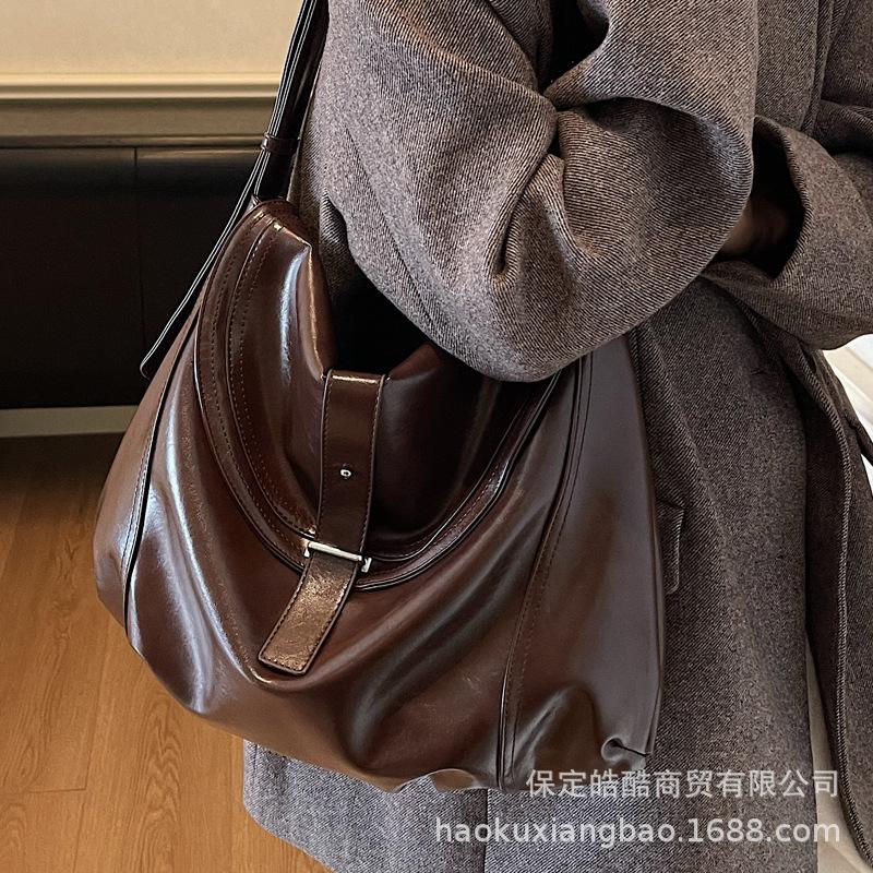 Retro Niche Underarm Bag Women 2025 New Trendy Korean Niche Dumpling Bag Large Capacity Messenger Bag Saddle Bag
