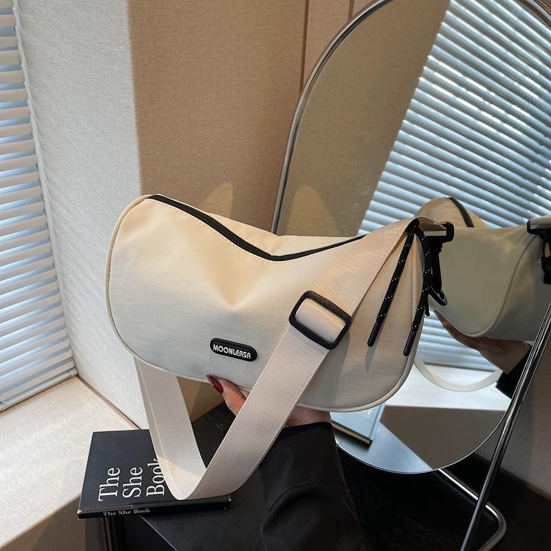 Sports style casual messenger bag women's new fashionable versatile pillow bag student large-capacity cloth bag