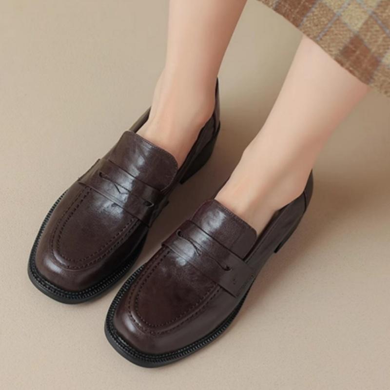 2025 Autumn And Winter Leather Flat Shoes Designer New Style Solid Black Casual Women Loafers Comfortable Soft Soled Women Flats