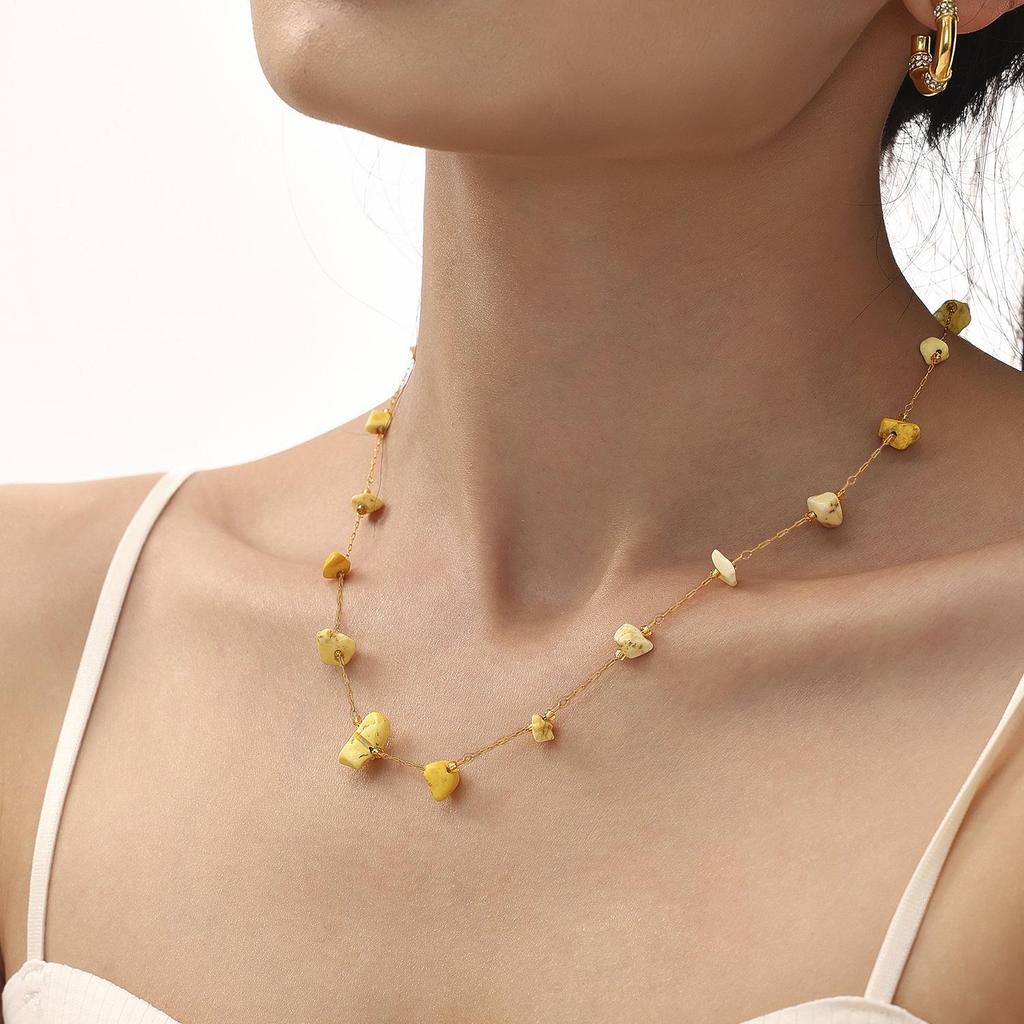 Bohemian Irregular Stone Necklace: Retro, Versatile Clavicle Chain for Women