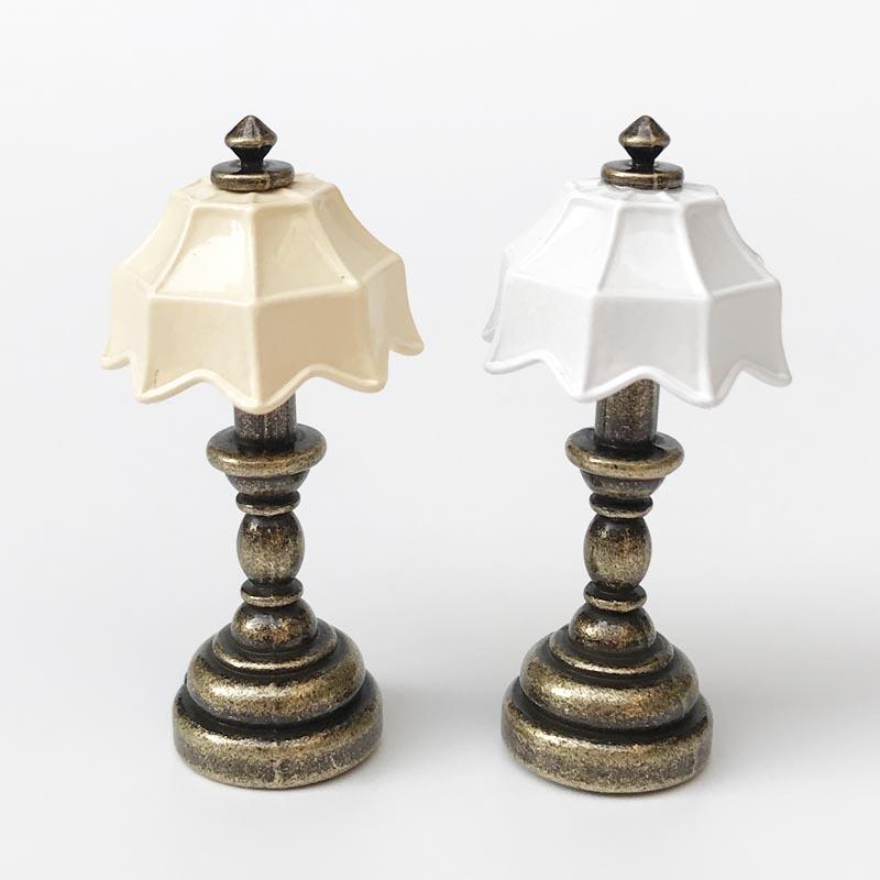 Miniature Dollhouse Table Lamp LED Desk Model Mini Light Decoration Children's Toy Dollhouse Play Accessories for Mini House Bedroom Pack of 2