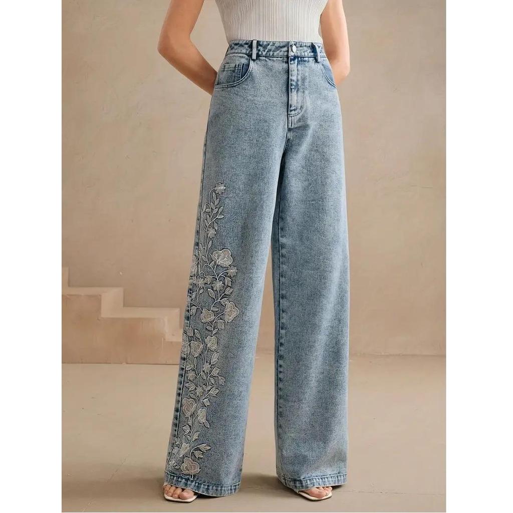 Women's Plus Size Embroidered Stretch Denim Straight Leg Jeans