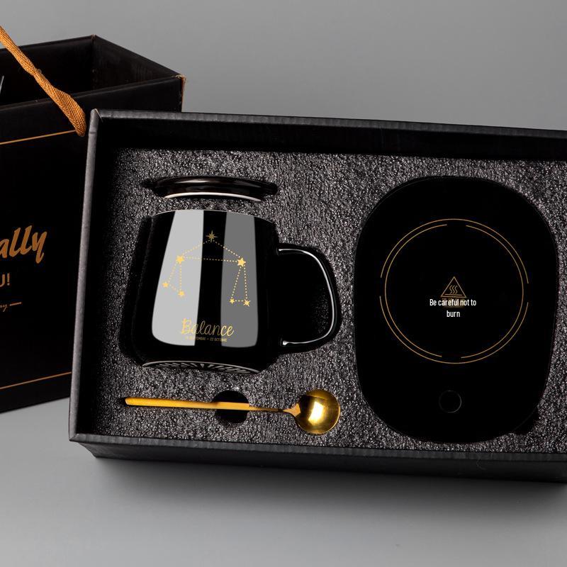 Spersonalizowany ceramiczny kubek do kawy z pokrywką i łyżeczką - Świąteczny wzór dla par