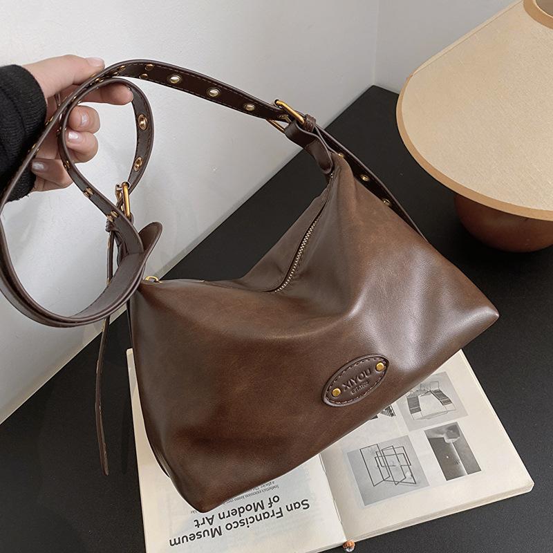 Retro fashion underarm bag women's new 2023 autumn and winter simple versatile tote bag high-end commuter shoulder bag