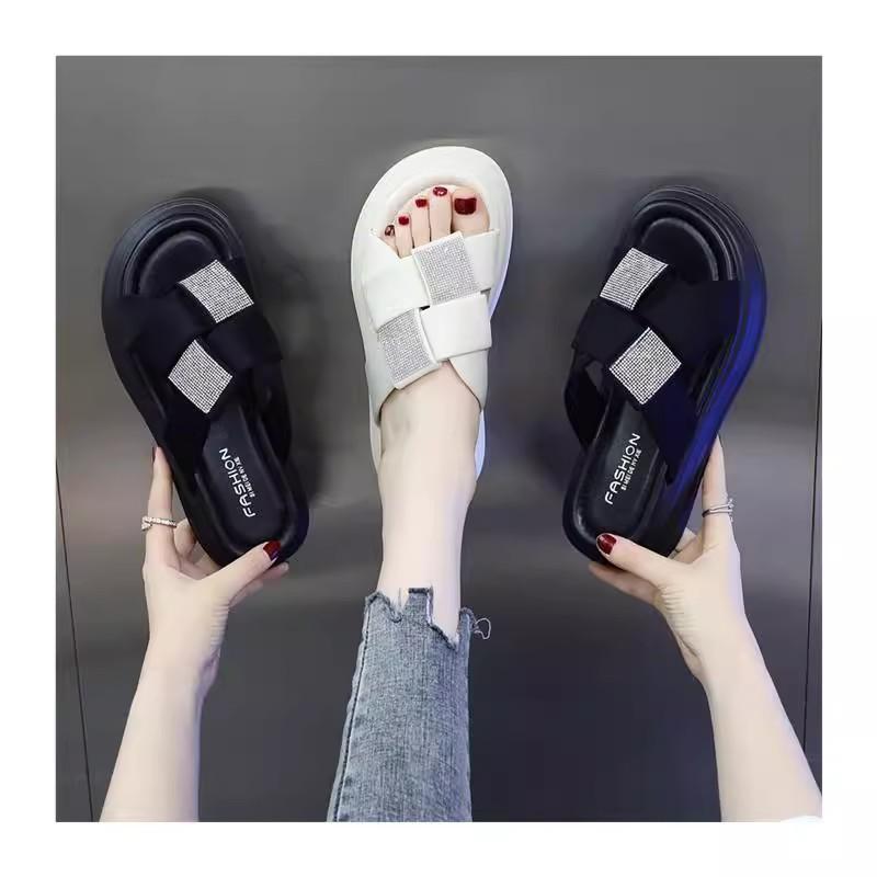 Internet celebrity slippers women's summer wear new fashion muffin soft bottom rhinestone beach sandals large size