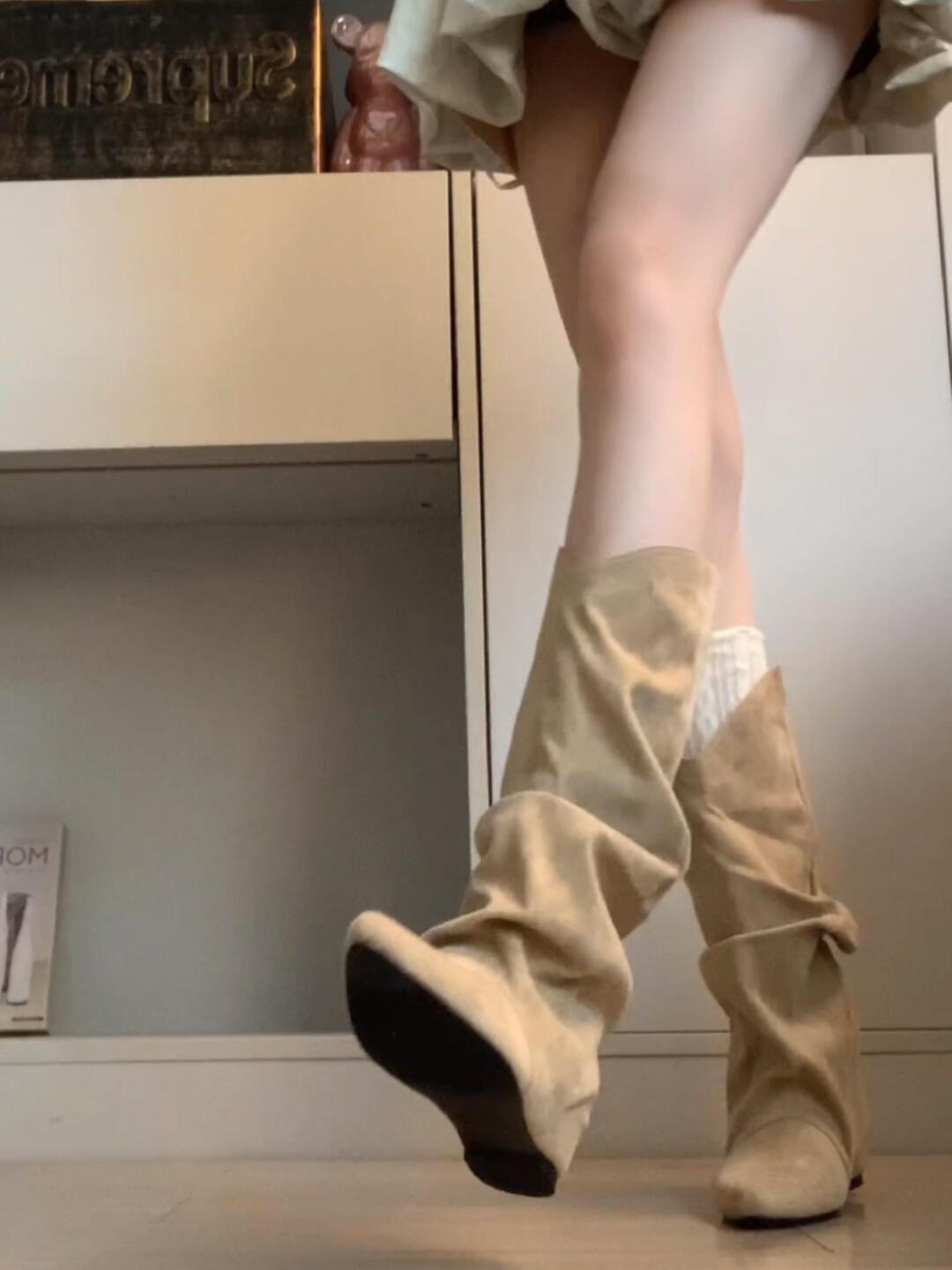 

Версия из овчины~ внутренняя прибавка высоты, складки на остром носке, ботинки-чулки, но ботфорты, женские облегающие ретро-вестерн сапоги, сапоги 40 хаки