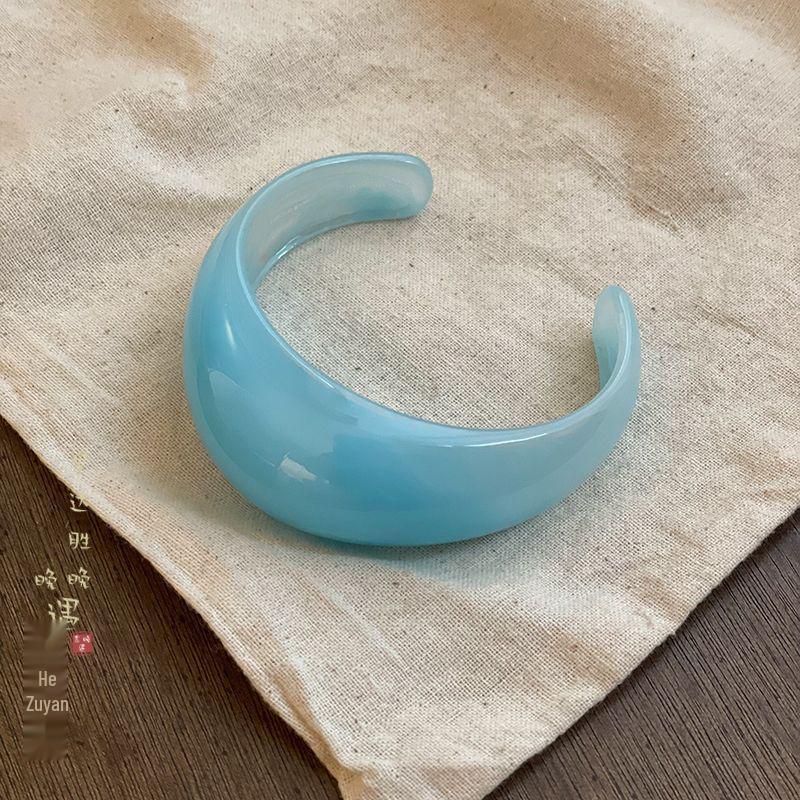 Elegante Bracciale Aperto Geometrico in Acrilico - Braccialetto Versatile di Alta Gamma per Donna