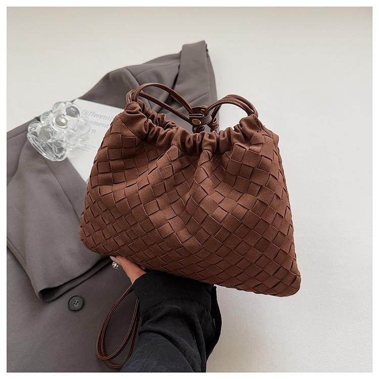2025 New Retro Woven Garbage Bag Cloud Bag Women's Fashion Commuter Simple and Versatile Soft Side Shoulder Crossbody Bag