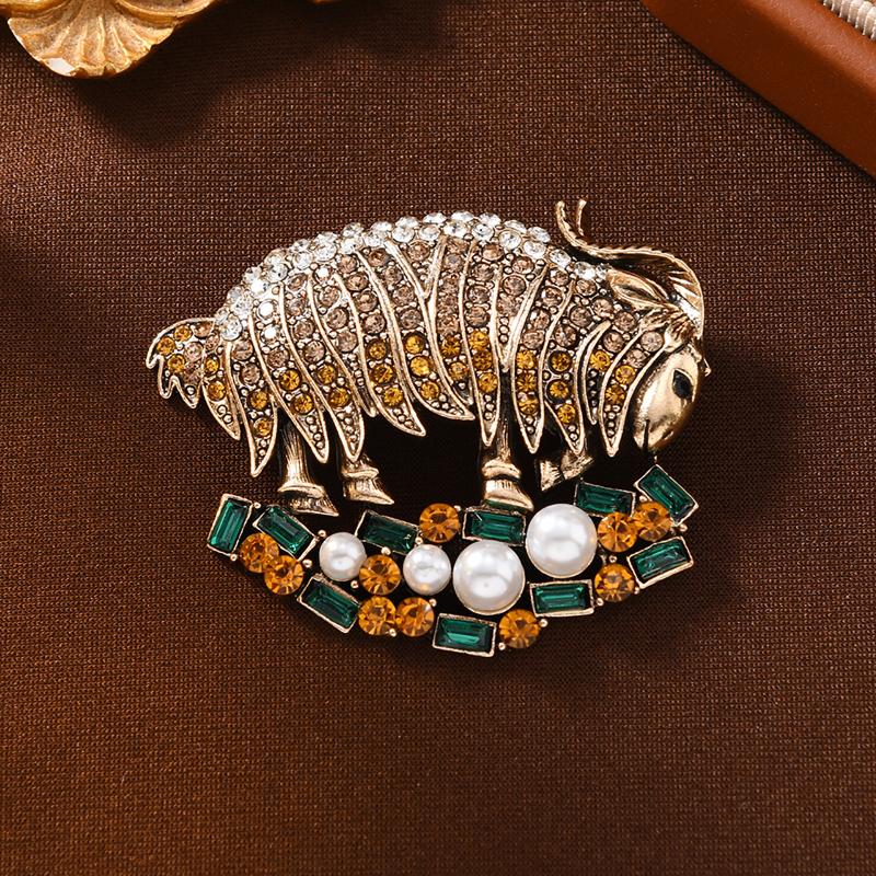 Shiny Sheep Goat Animal Brooch Rhinestone Pearl Decor Lapel Pin Elegant Women Jewelry for Coat Dress Bag Daily Decoration