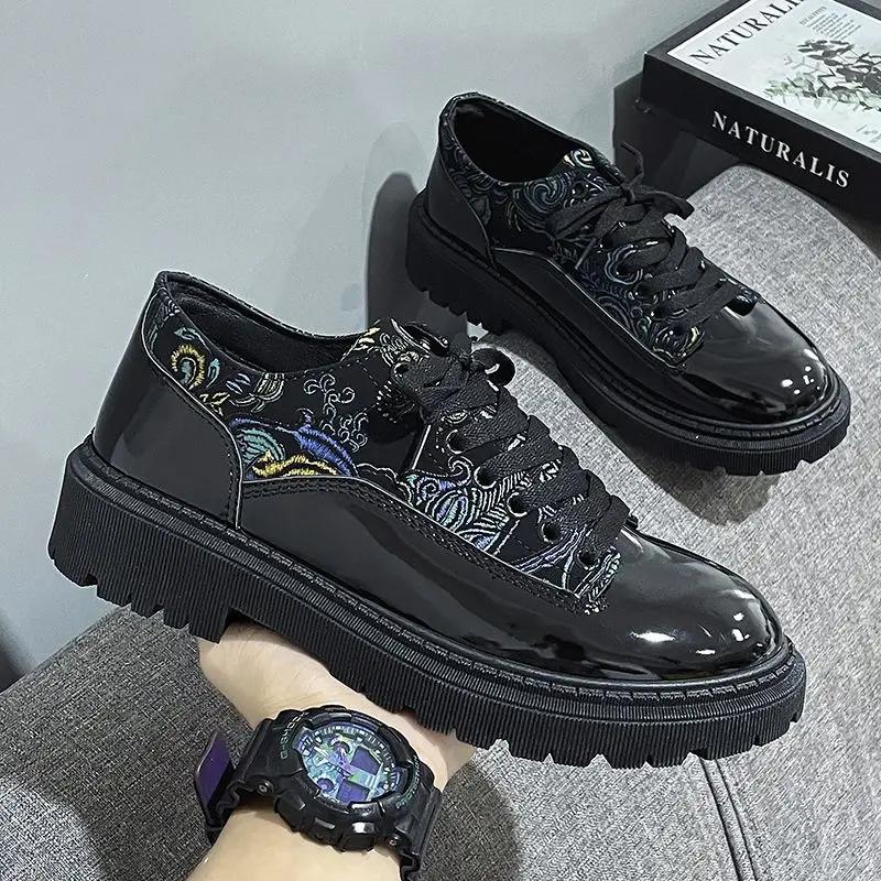 

Fashion Leather Brogue Shoes for Men Black Thick Sole Platform 2024 Trend High Quality Man Casual Shoe Fashion Retro Common Cowhide Pu 44