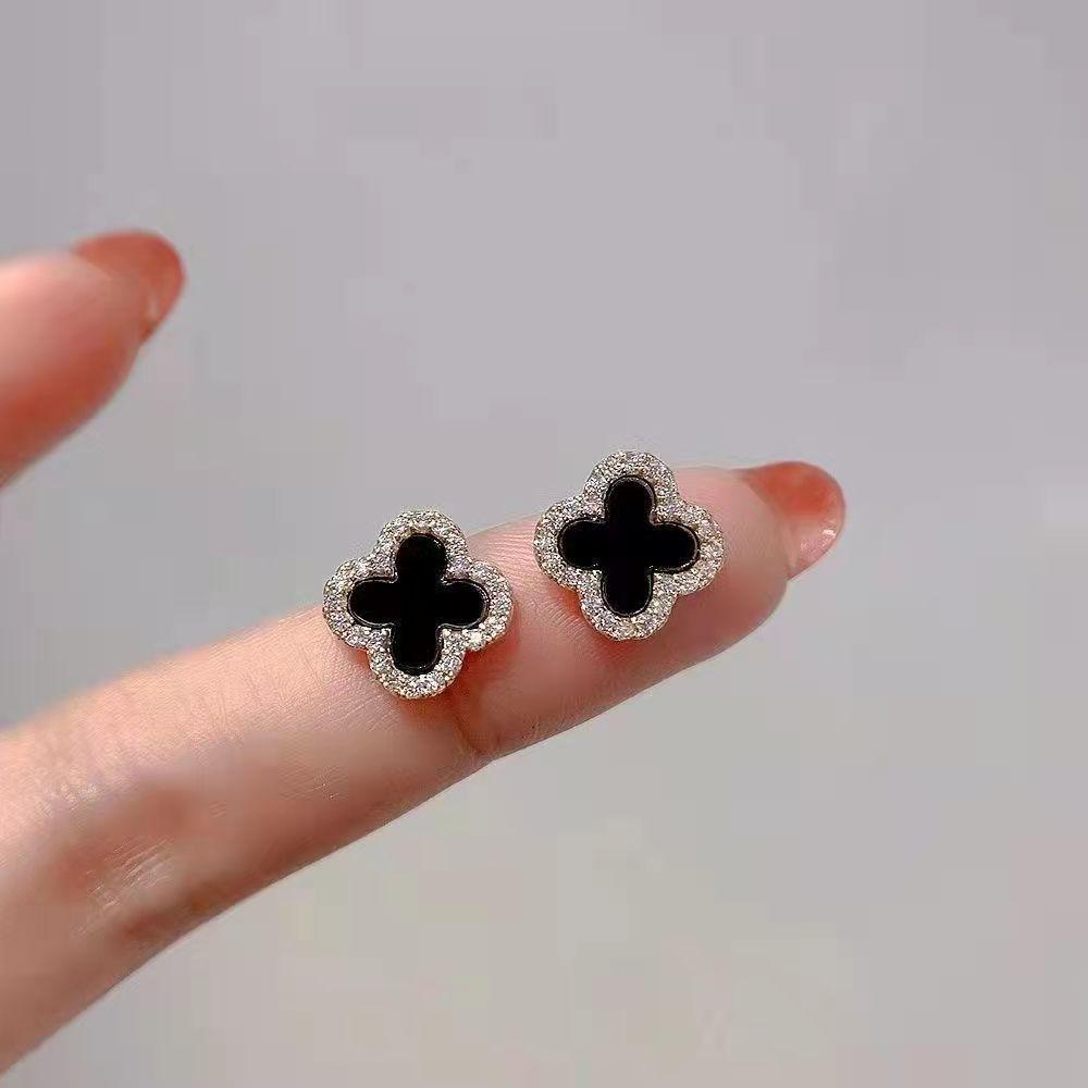 Classic four-leaf clover stud earrings women's trendy and popular earrings temperament advanced sense niche design sense high-end versatile earrings