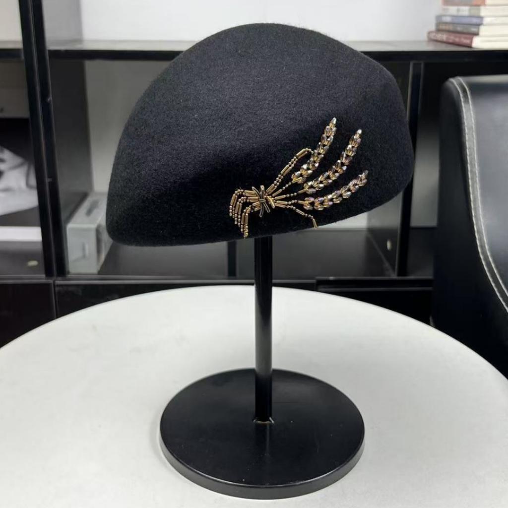 Light luxury sweet autumn and winter fashion woolen hat beret lady elegant small fresh painter hat stewardess hat