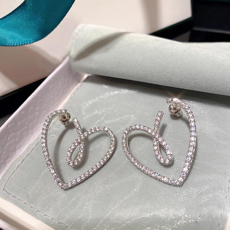 Huitan Chic Big Heart Stud Earrings for Women Luxury Inlay Dazzling Cubic Zirconia Statement Love Earrings Modern Female