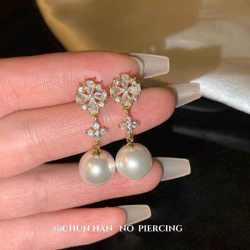 Snowflake Pearl Ear Clips Without Ear Pierced Earrings Women's Light Luxury Design Sense Hollow Long Petal Temperament Earrings Mosquito Coil Disc