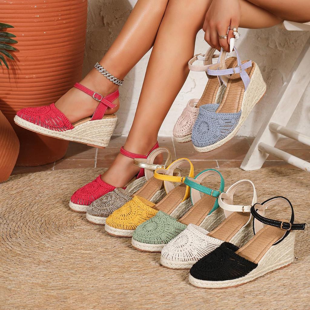 2026 Fashionable Versatile Large Size Height-Increasing Buckle Sandals